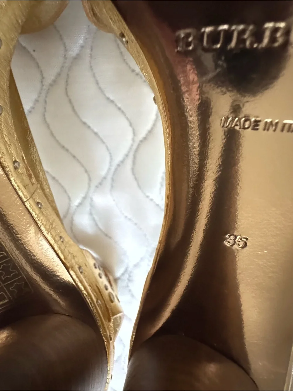 Burberry Hans 110 Runway Gold Leather T-Strap Sandals Heels EU 35